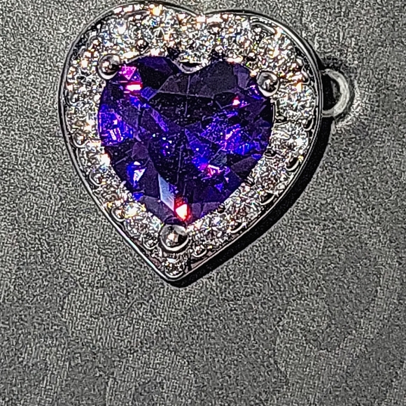 ❤️ Hallmark Purple Faux Tanzanite/Amethyst & Faux Diamond Heart Stud Earrings - Picture 3 of 7